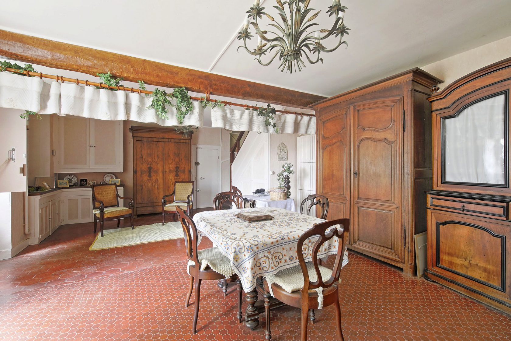 Belle maison de caractère à repenser avec jardin