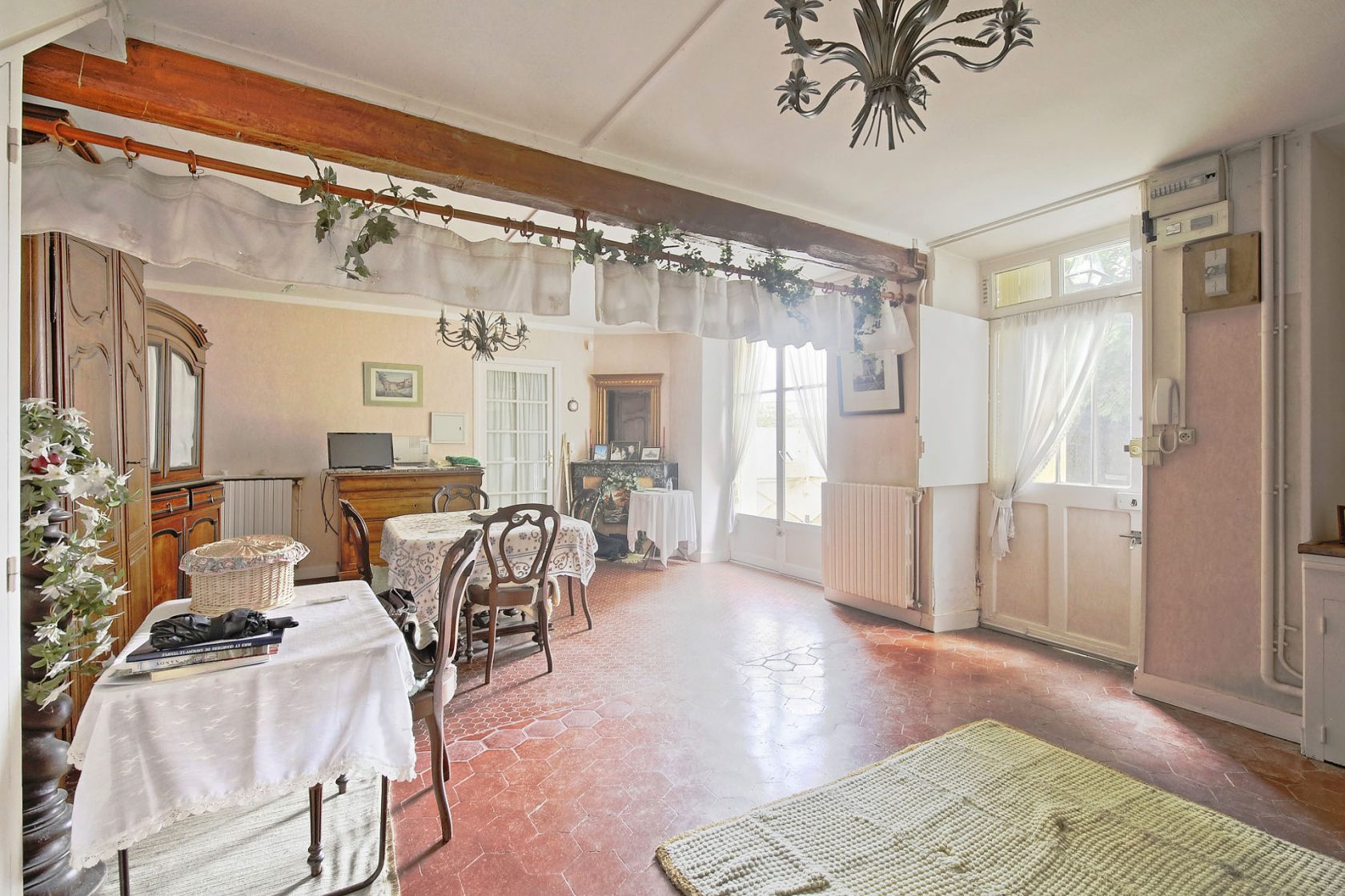Belle maison de caractère à repenser avec jardin