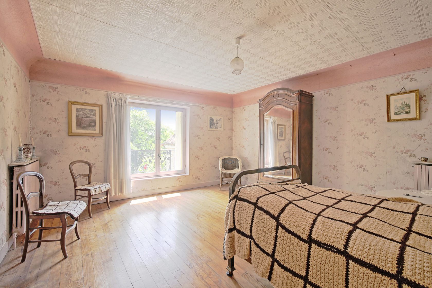 Belle maison de caractère à repenser avec jardin