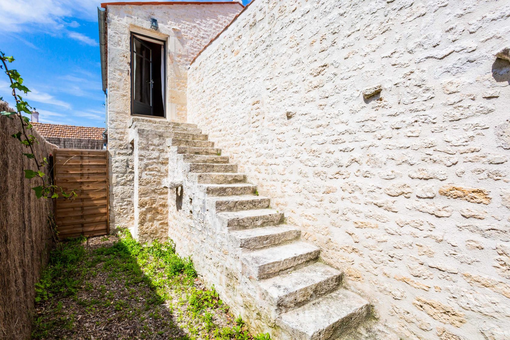 Ancien chai métamorphosé