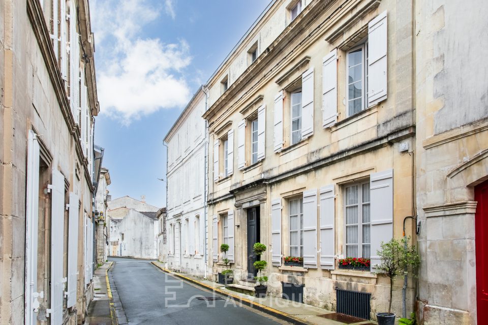 Hotel particulier saint jean d'angely