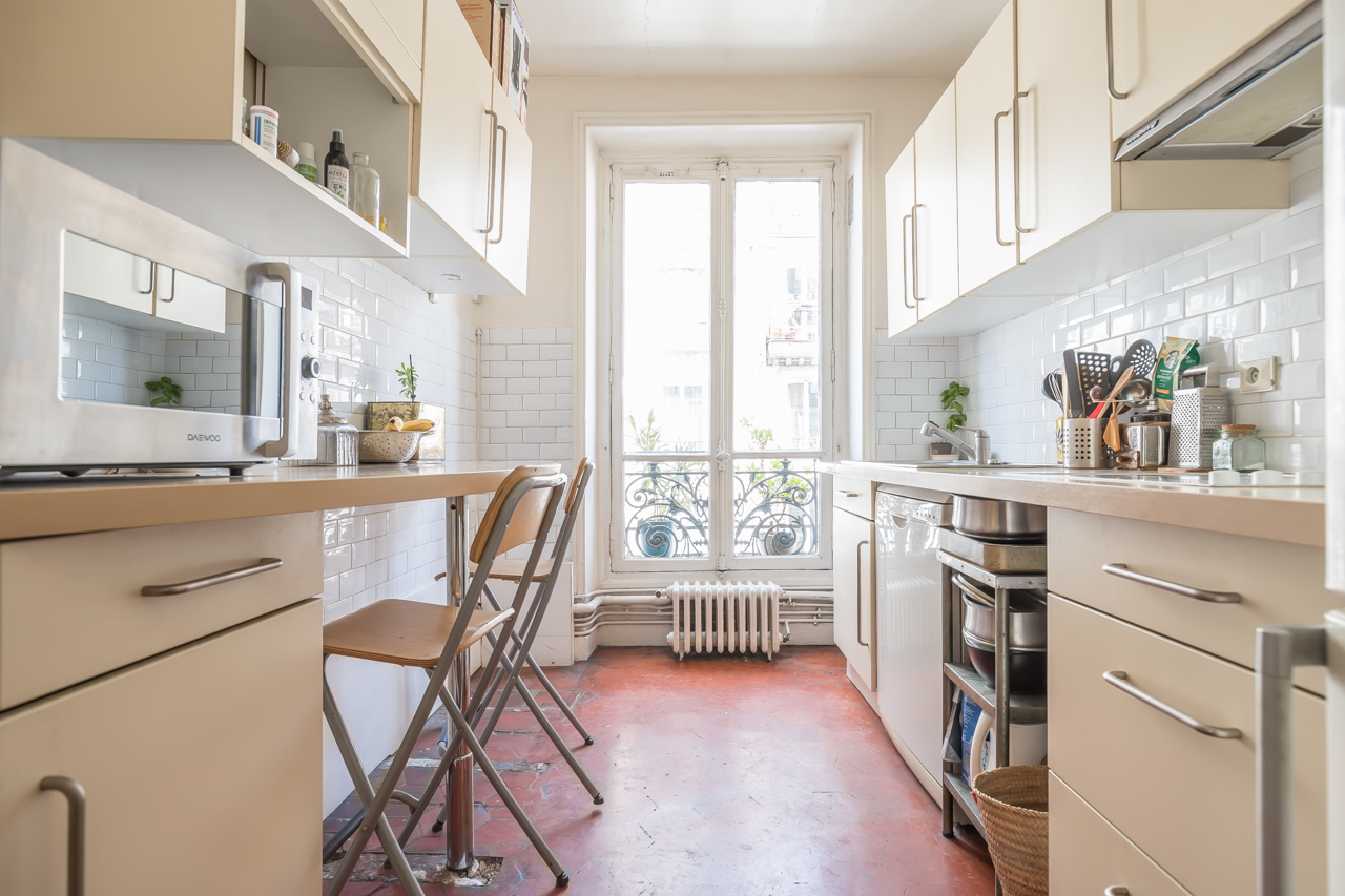 Contemporary corner apartment