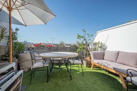 Top floor duplex with open sky terrace