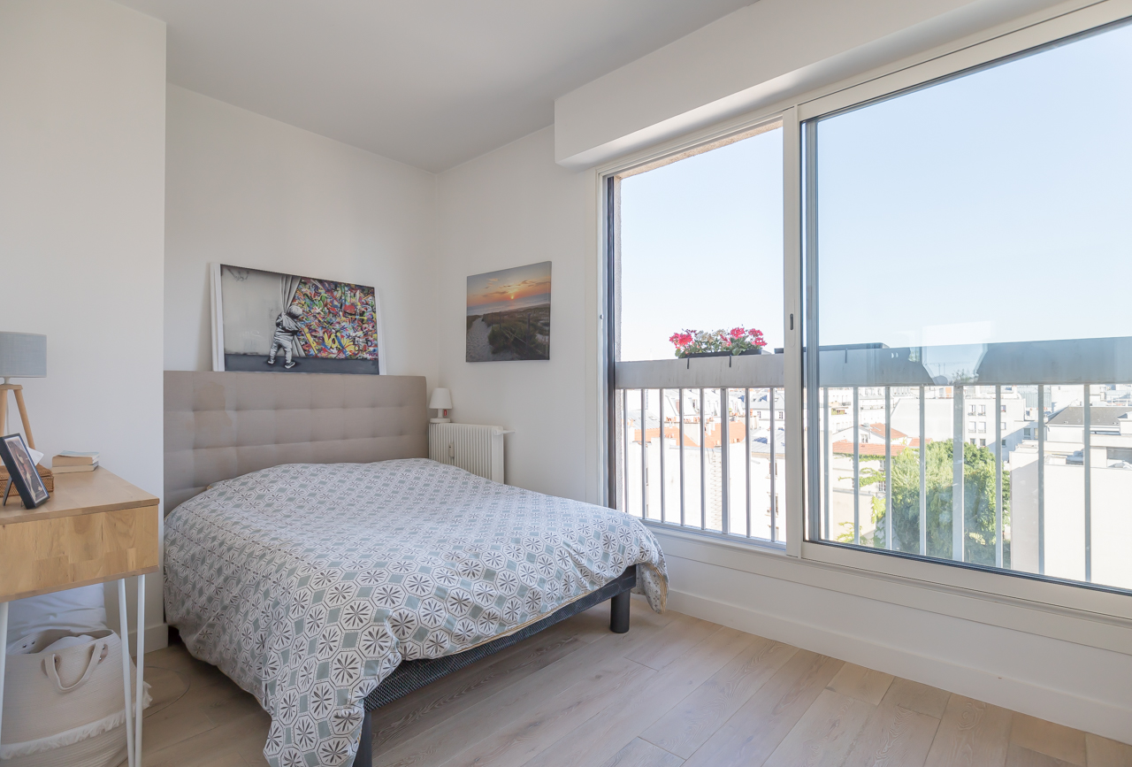 Top floor duplex with open sky terrace