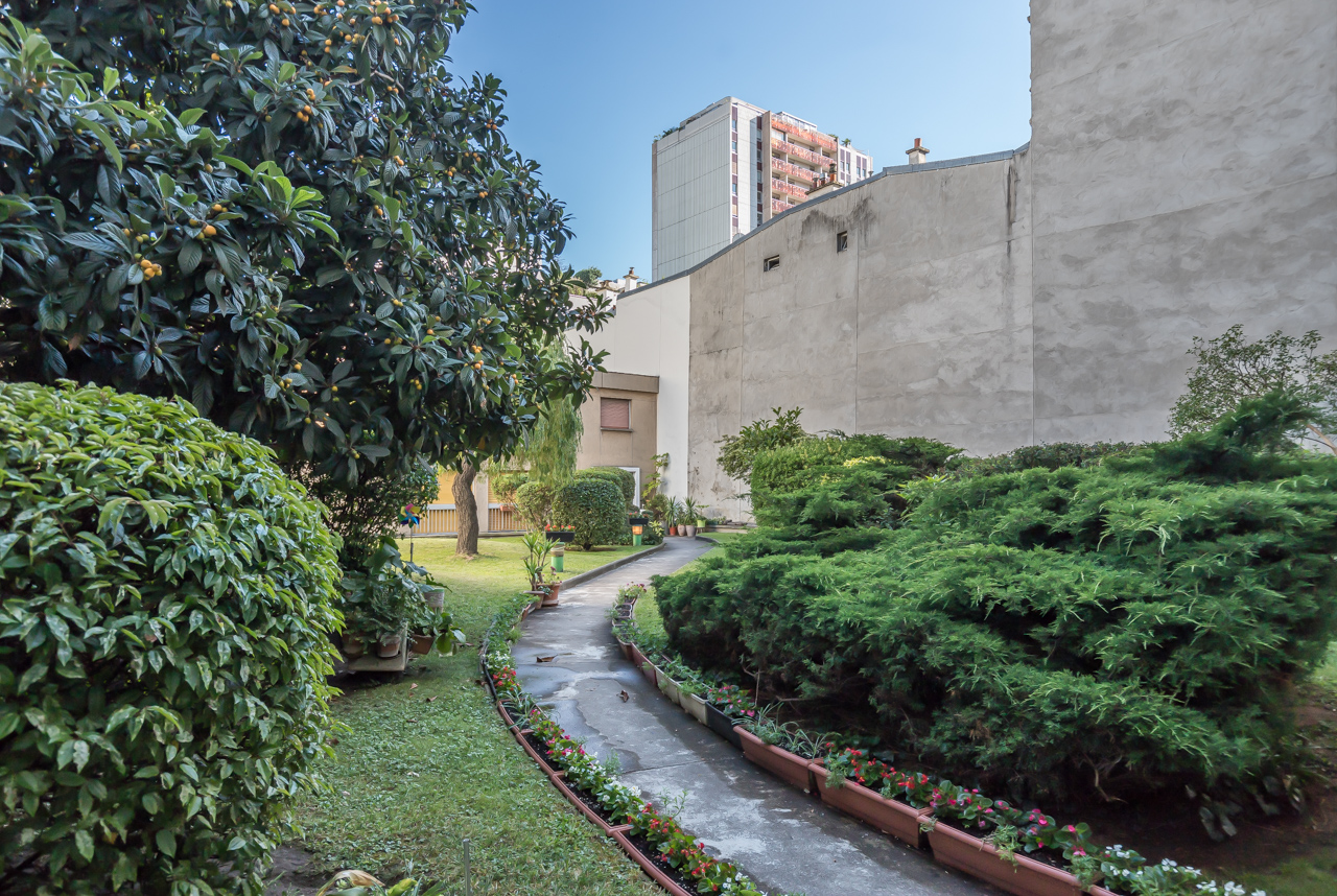 Top floor duplex with open sky terrace