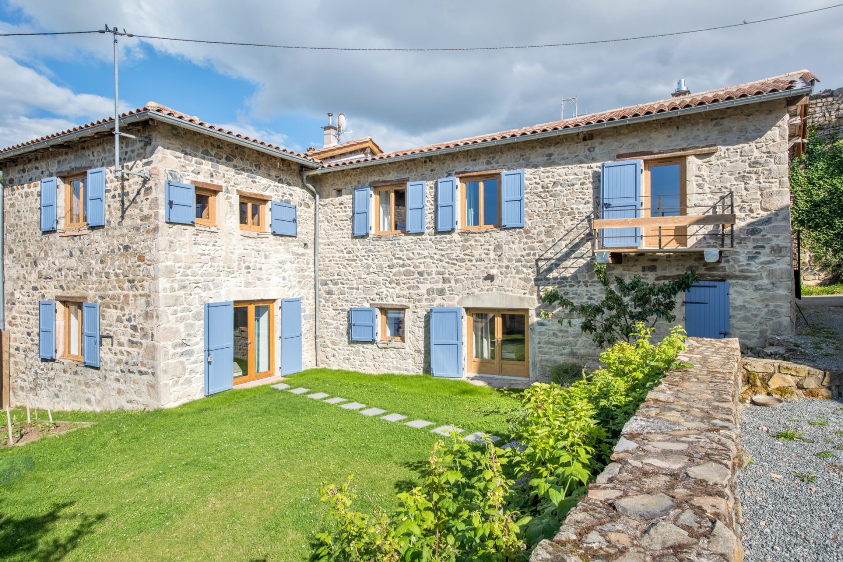 Character stone house on the heights of Beaujolais