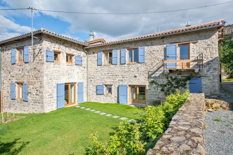 Character stone house on the heights of Beaujolais