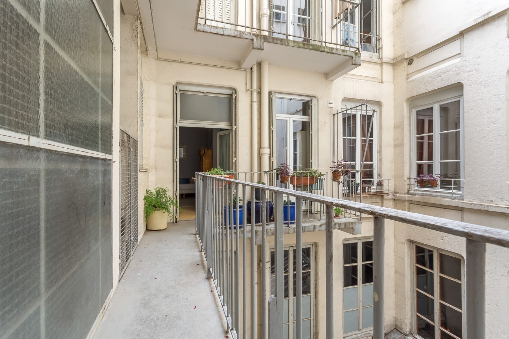 Beautiful old apartment to renovate