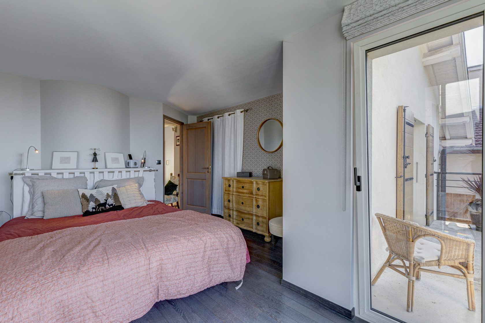 Renovated 19th century farmhouse, outbuildings and lake view
