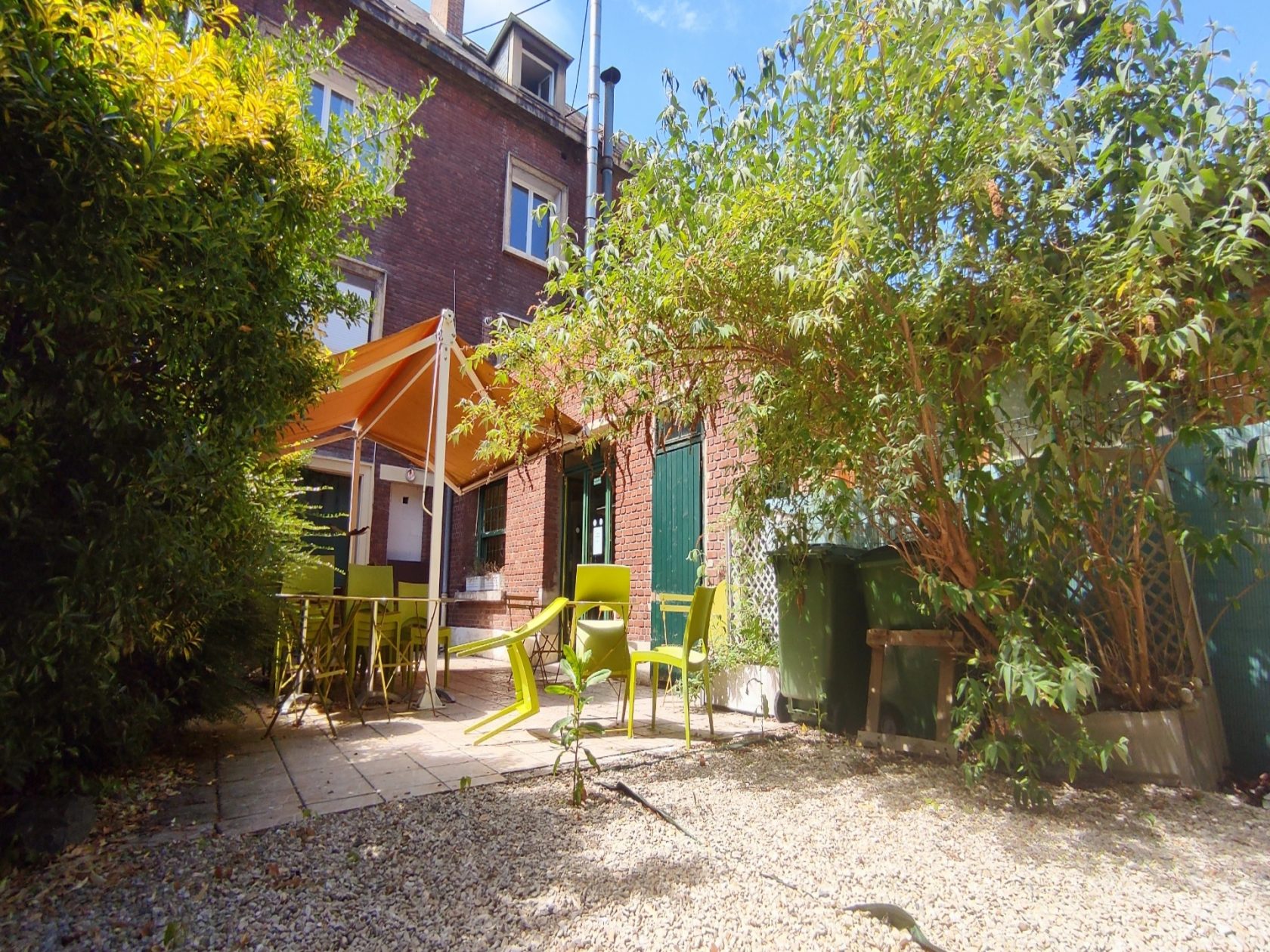 Local d’activité et sa terrasse au coeur du centre-ville d’Amiens