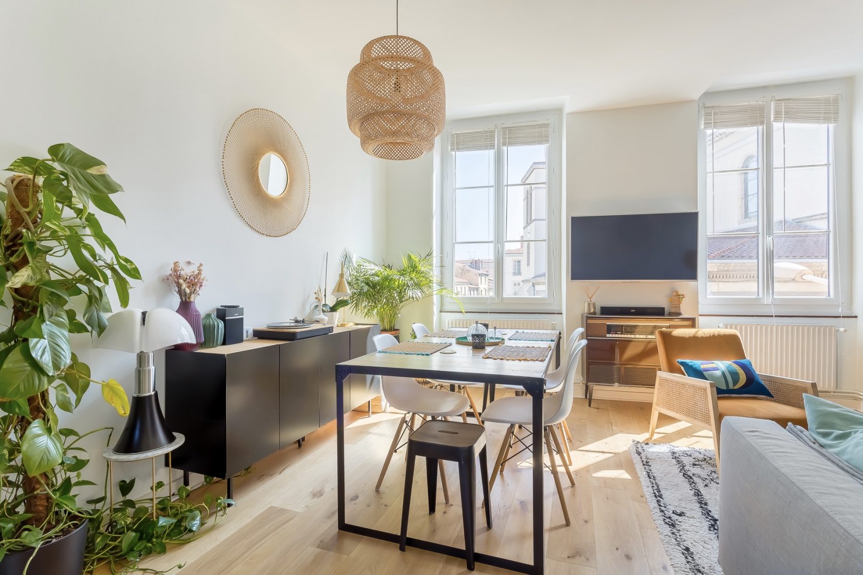 Old renovated with view, place Saint-Louis