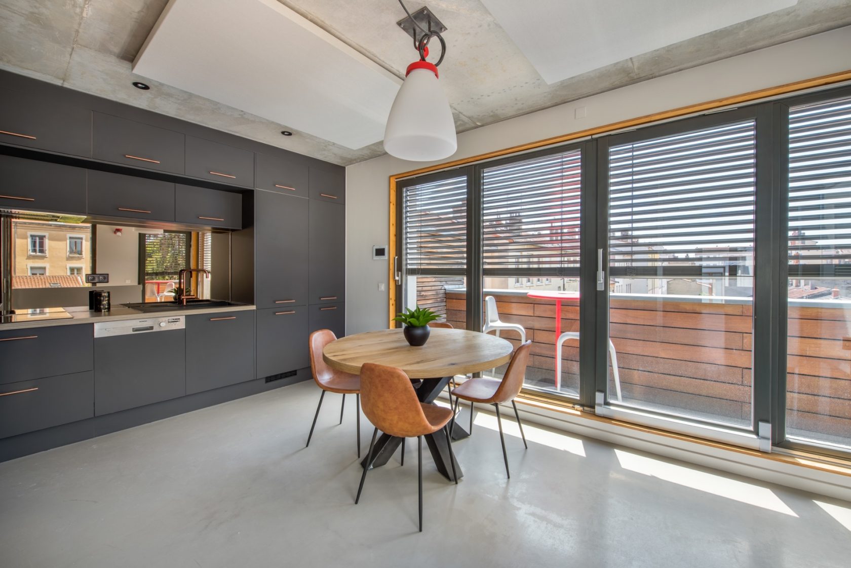 Top floor triplex with terrace