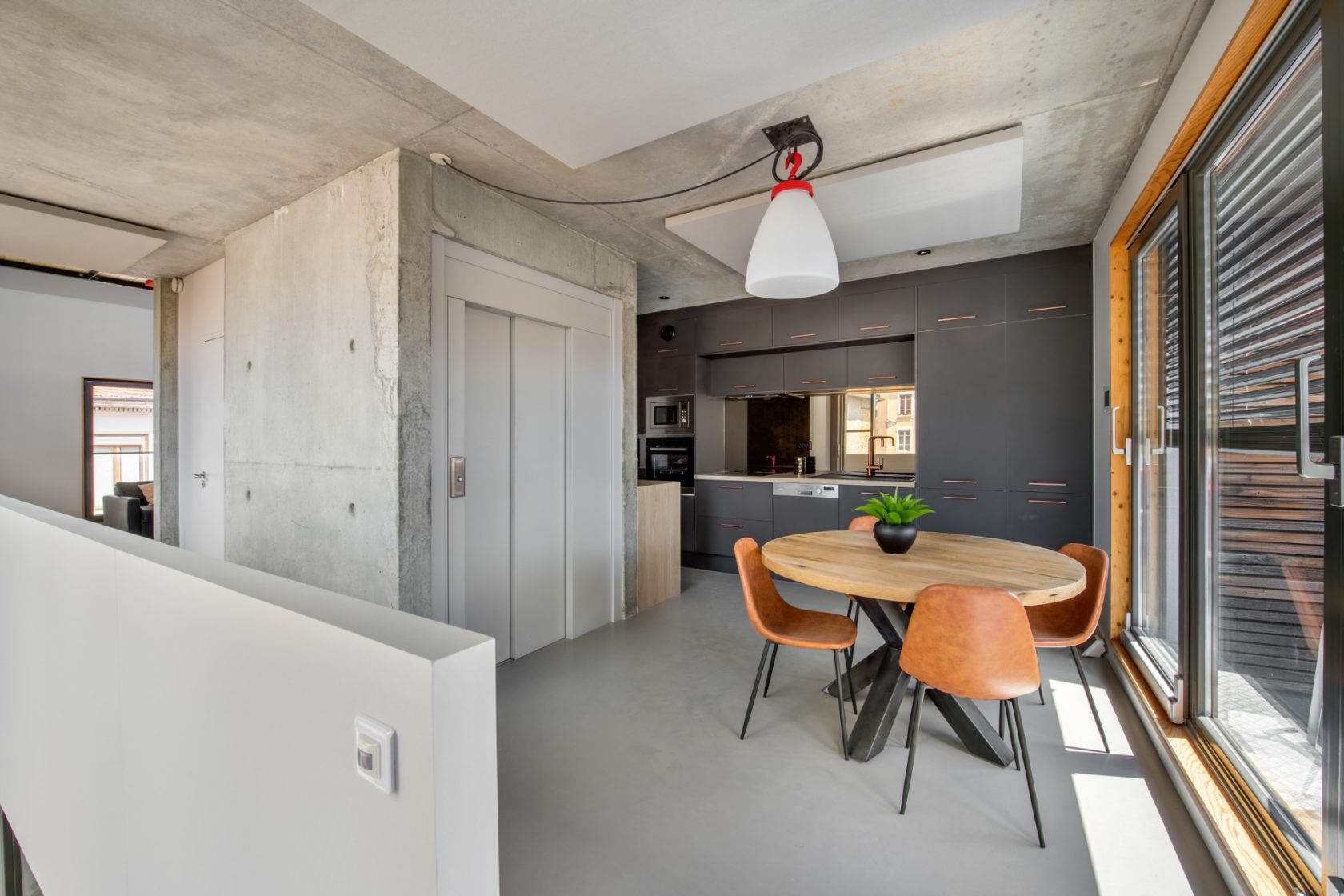 Top floor triplex with terrace