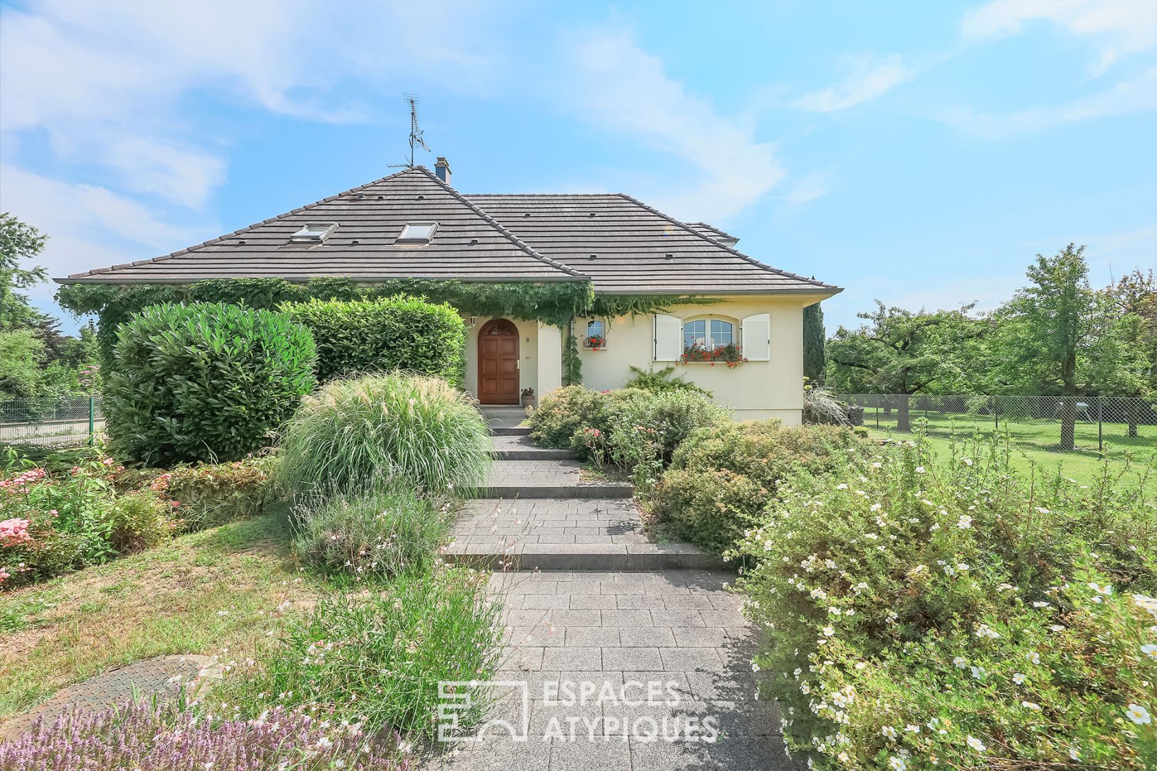 Family house and its garden