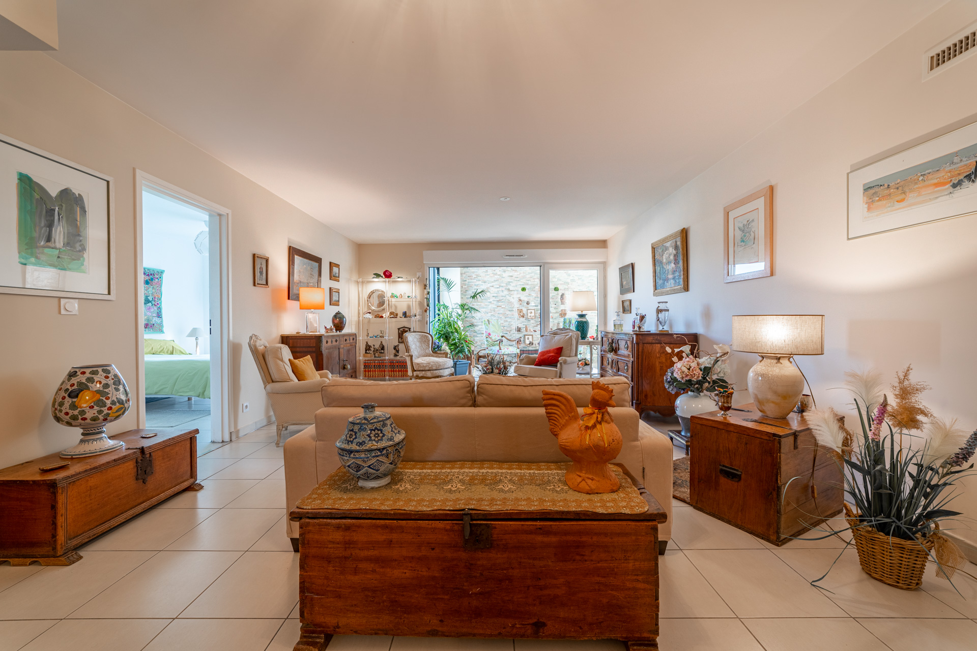 Superb panoramic top floor