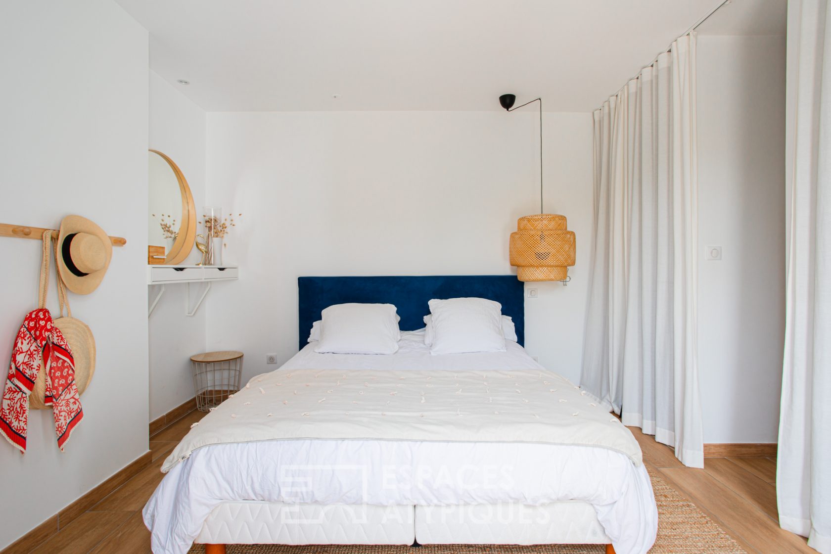 Ecrin contemporain avec piscine