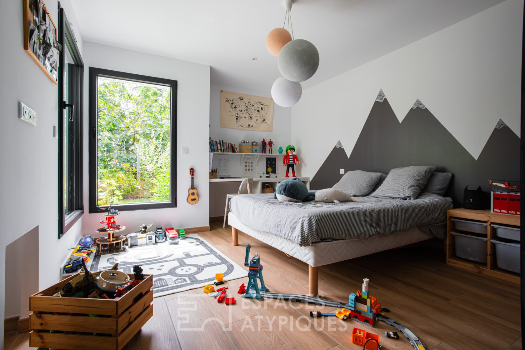Ecrin contemporain avec piscine