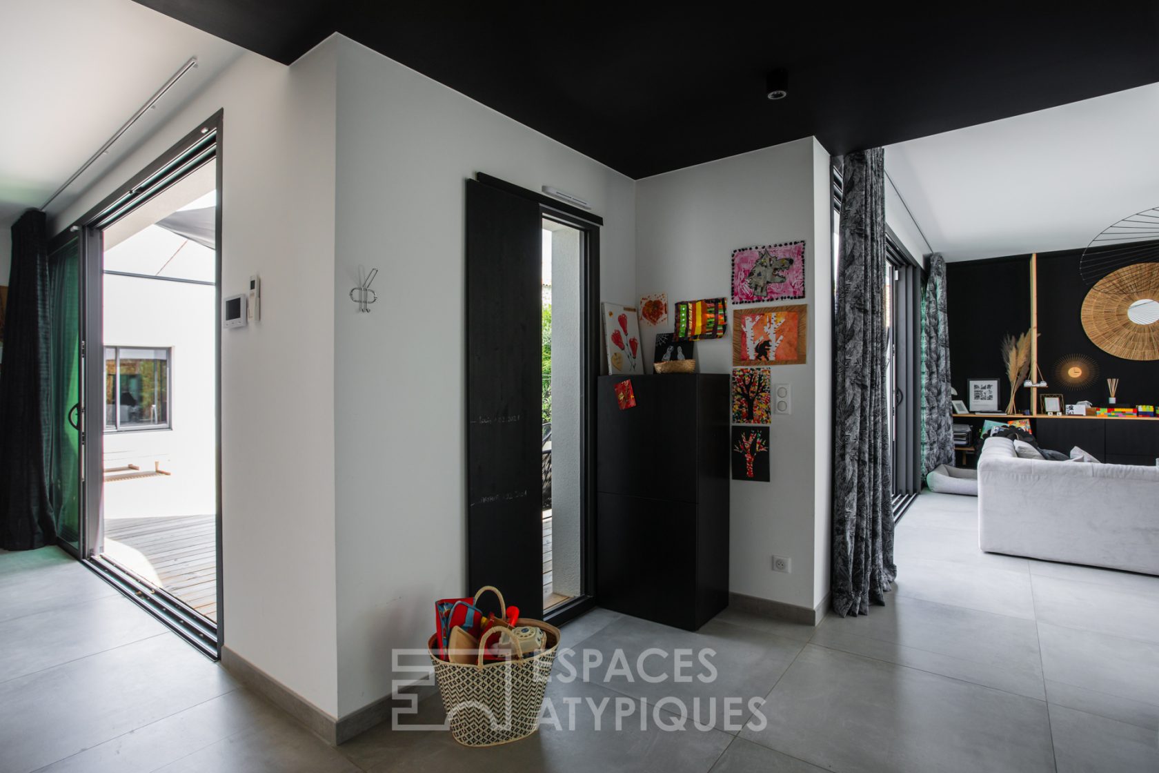 Ecrin contemporain avec piscine