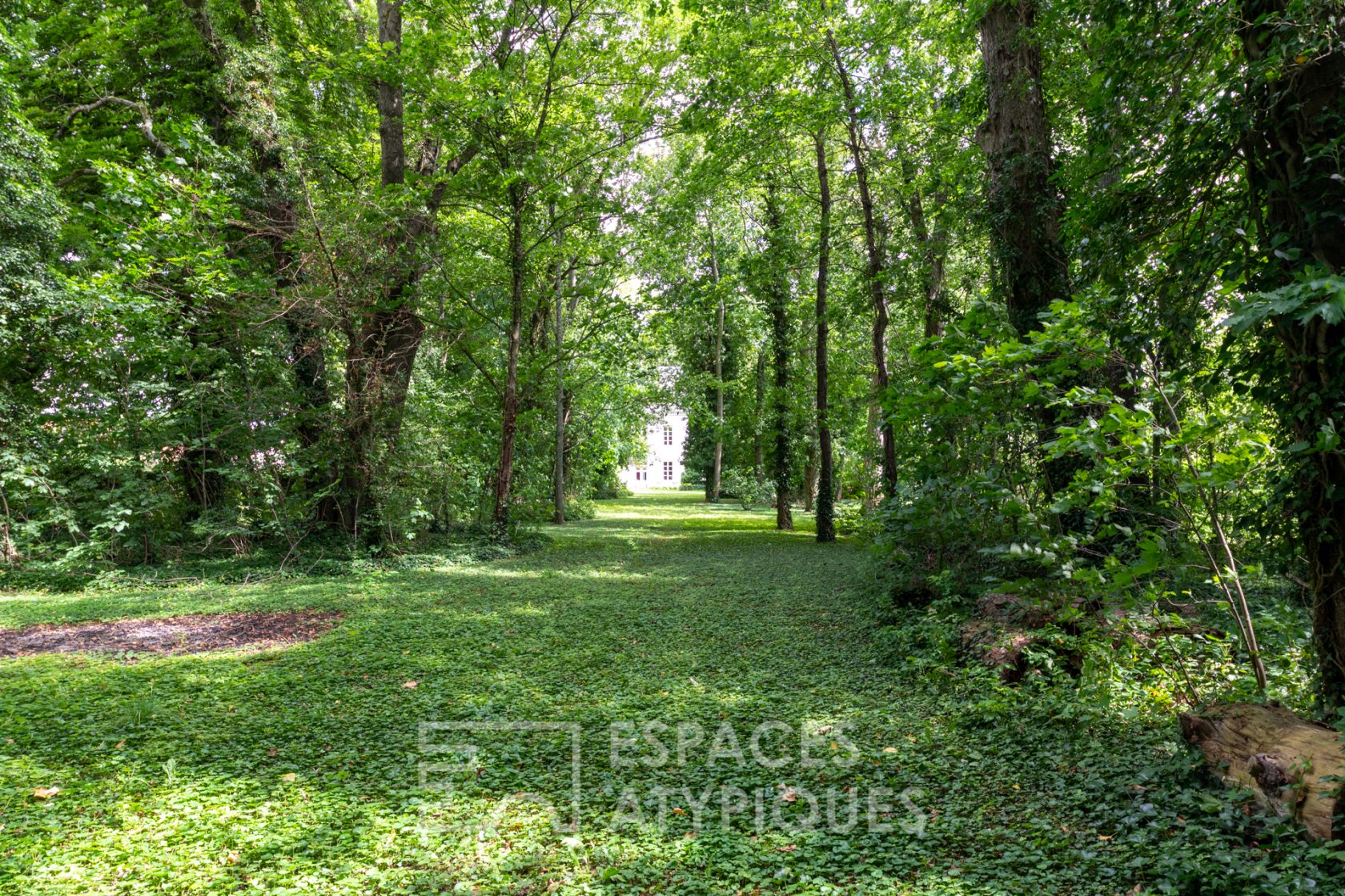Mansion and its listed park