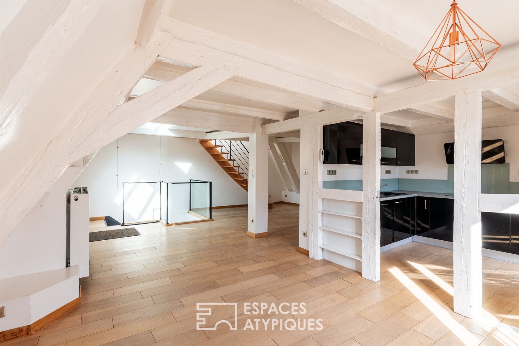 Duplex de charme et sa terrasse sur les toits