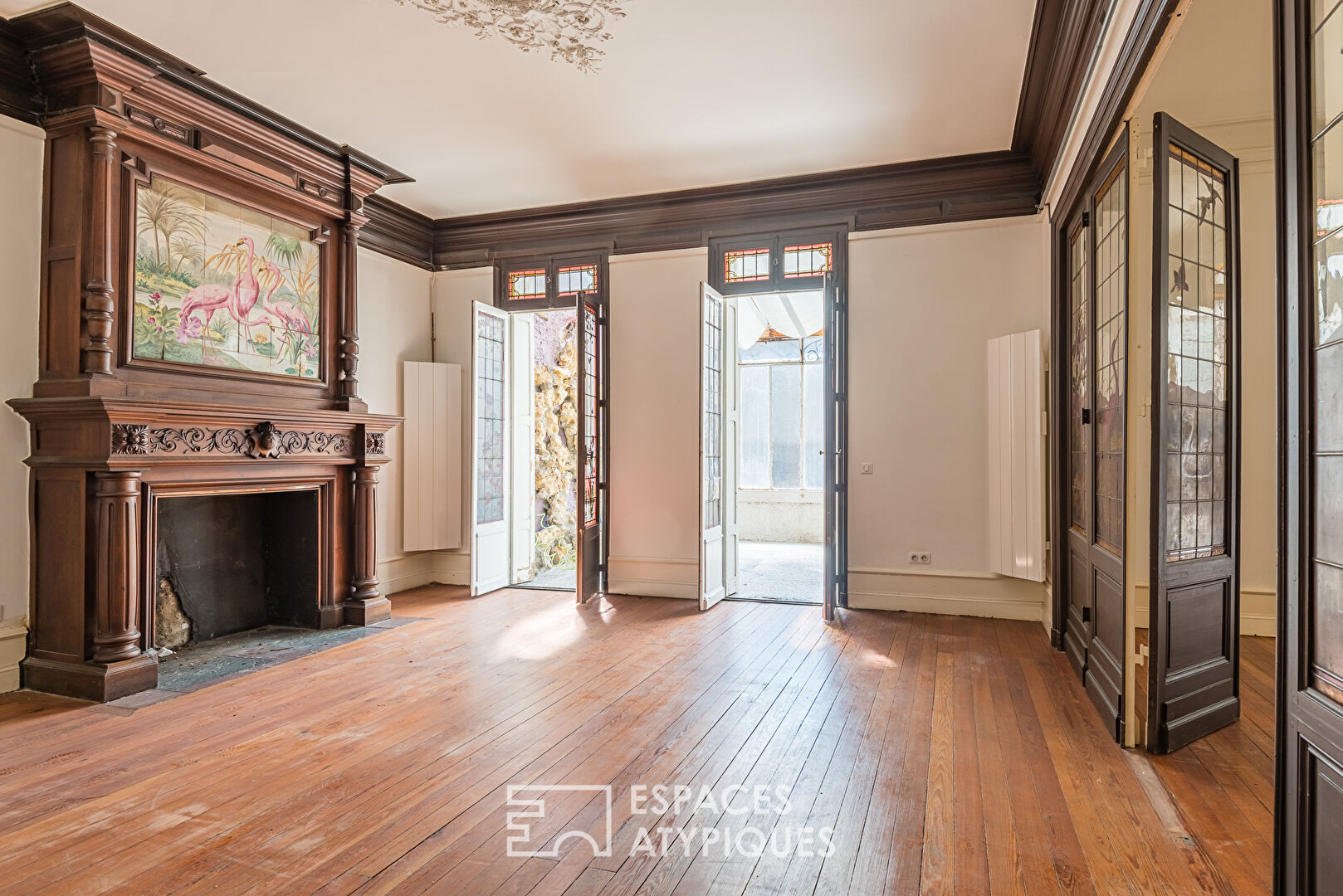 Art Nouveau style apartment with terrace in the center