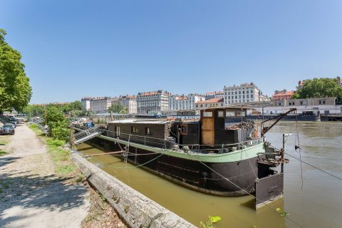 Péniche Freycinet sur la Saône à rénover