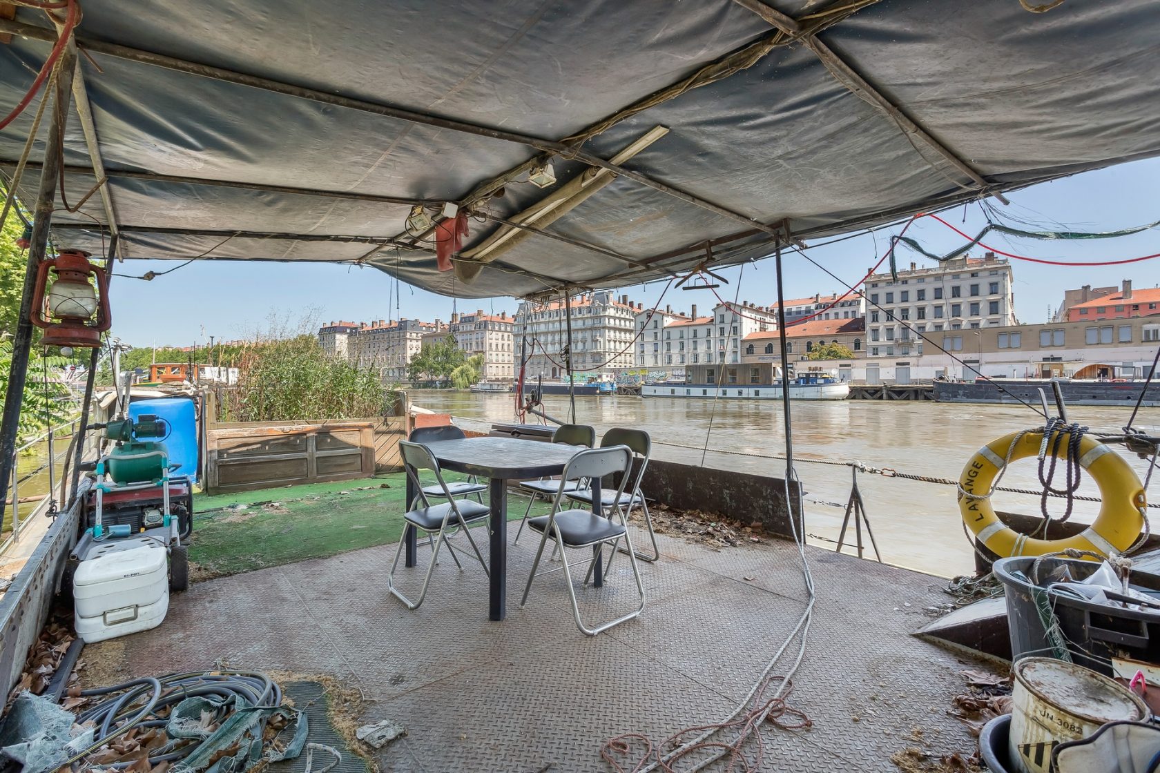 Péniche Freycinet sur la Saône à rénover