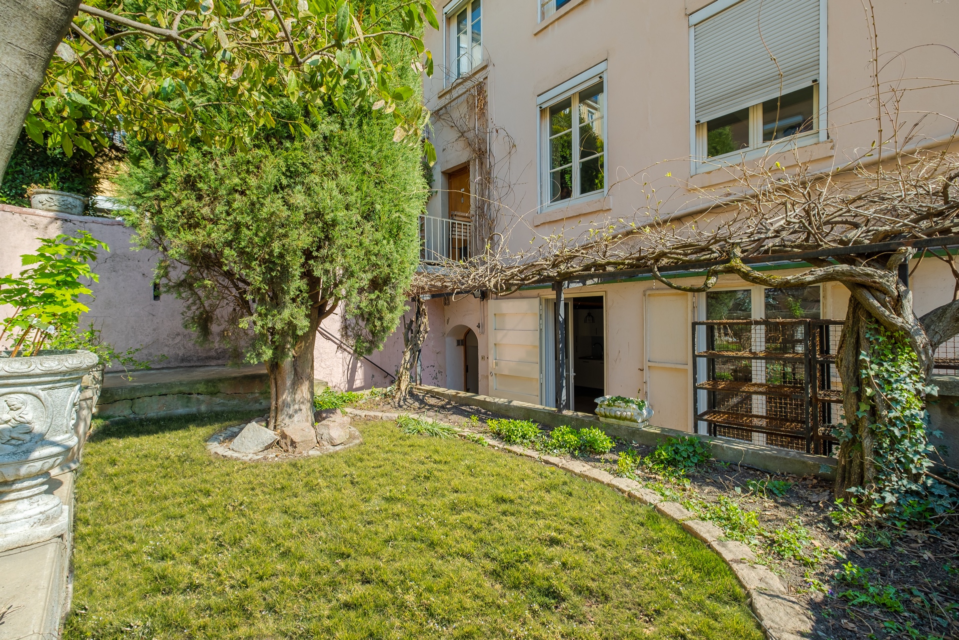 Canut avec jardin au coeur de la Croix Rousse