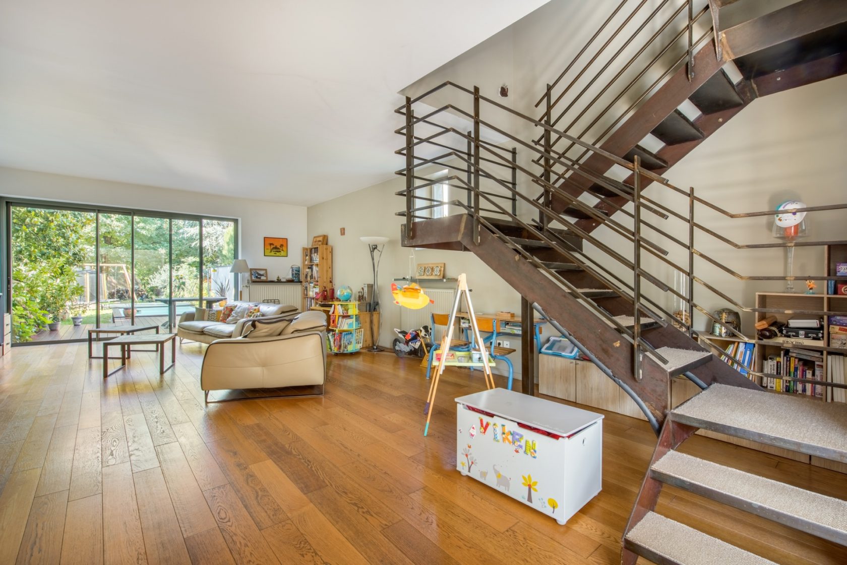 Duplex house with garden and swimming pool