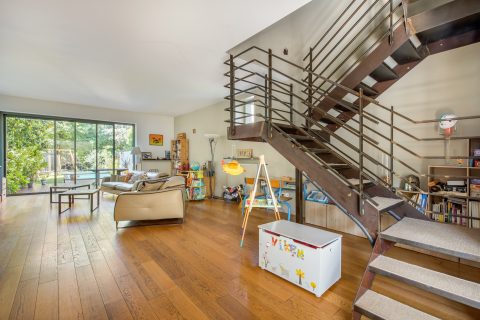 Duplex house with garden and swimming pool