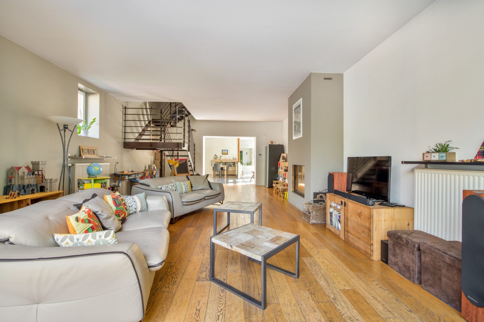 Duplex house with garden and swimming pool