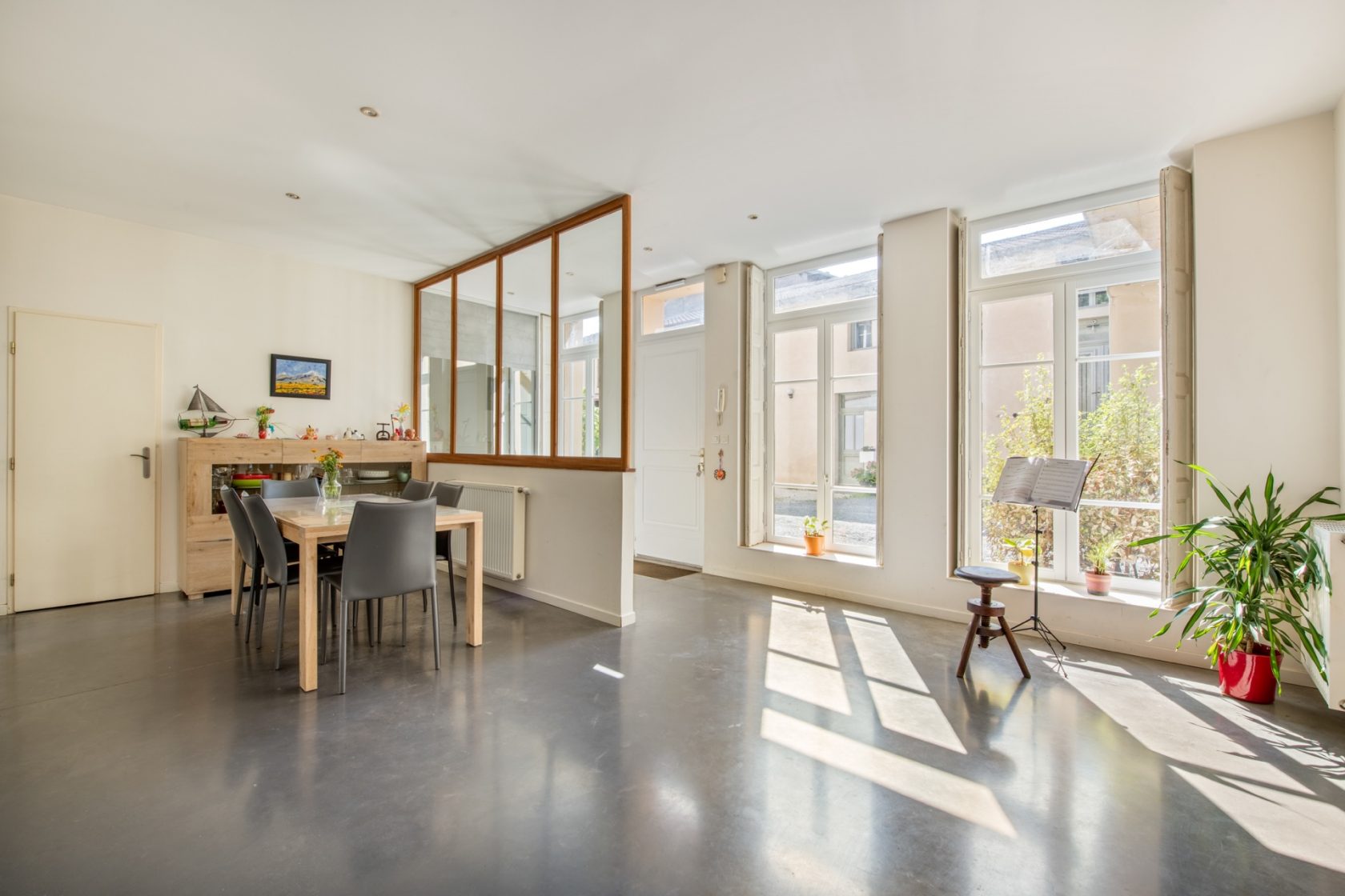 Duplex house with garden and swimming pool