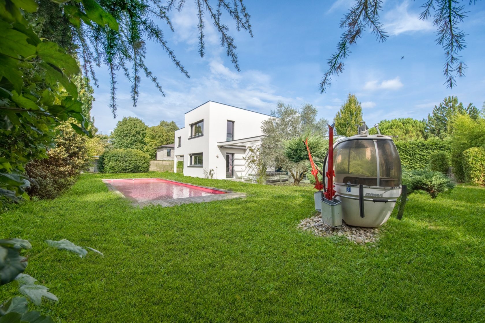 Maison contemporaine avec piscine