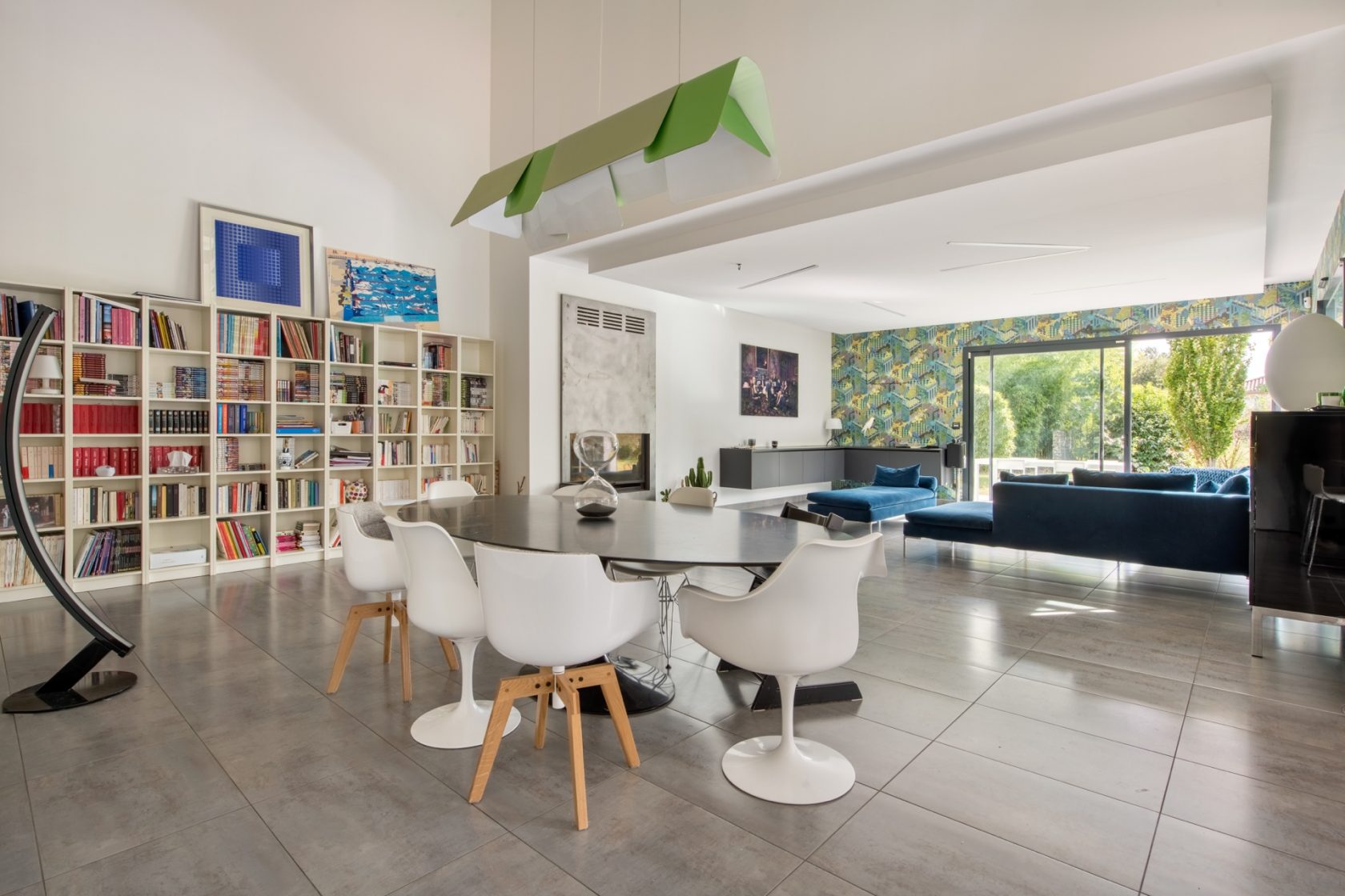 Contemporary house with swimming pool