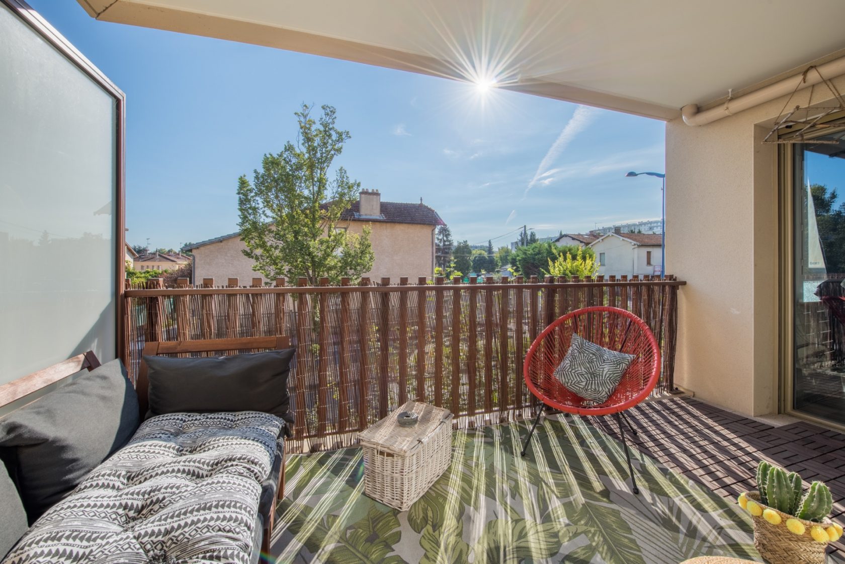 Recent apartment with balcony near the castle