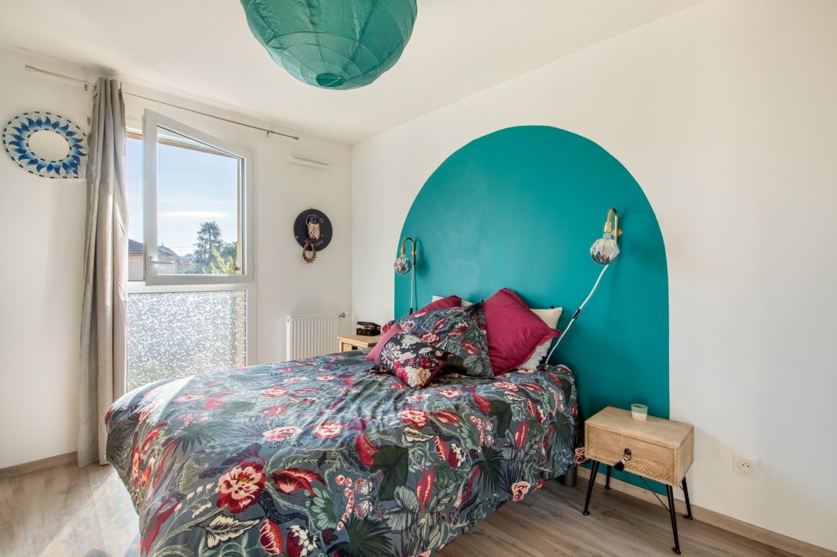 Recent apartment with balcony near the castle