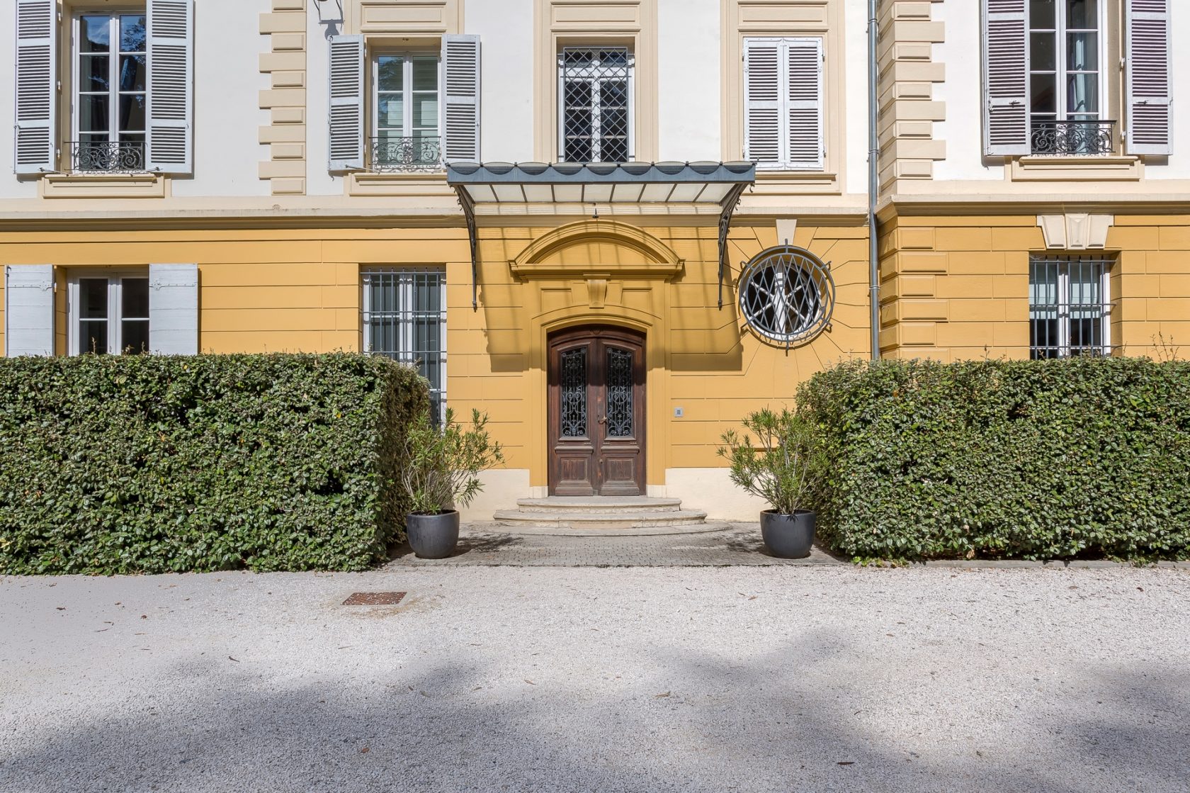 Apartment in a castle with a view of the barbe island