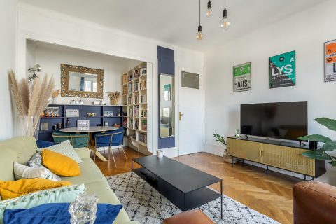 Old apartment with balcony and view of Fourvière