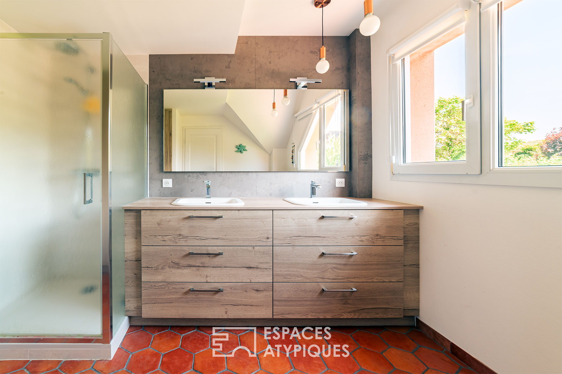 Maison d’architecte avec piscine et vue sur le vignoble