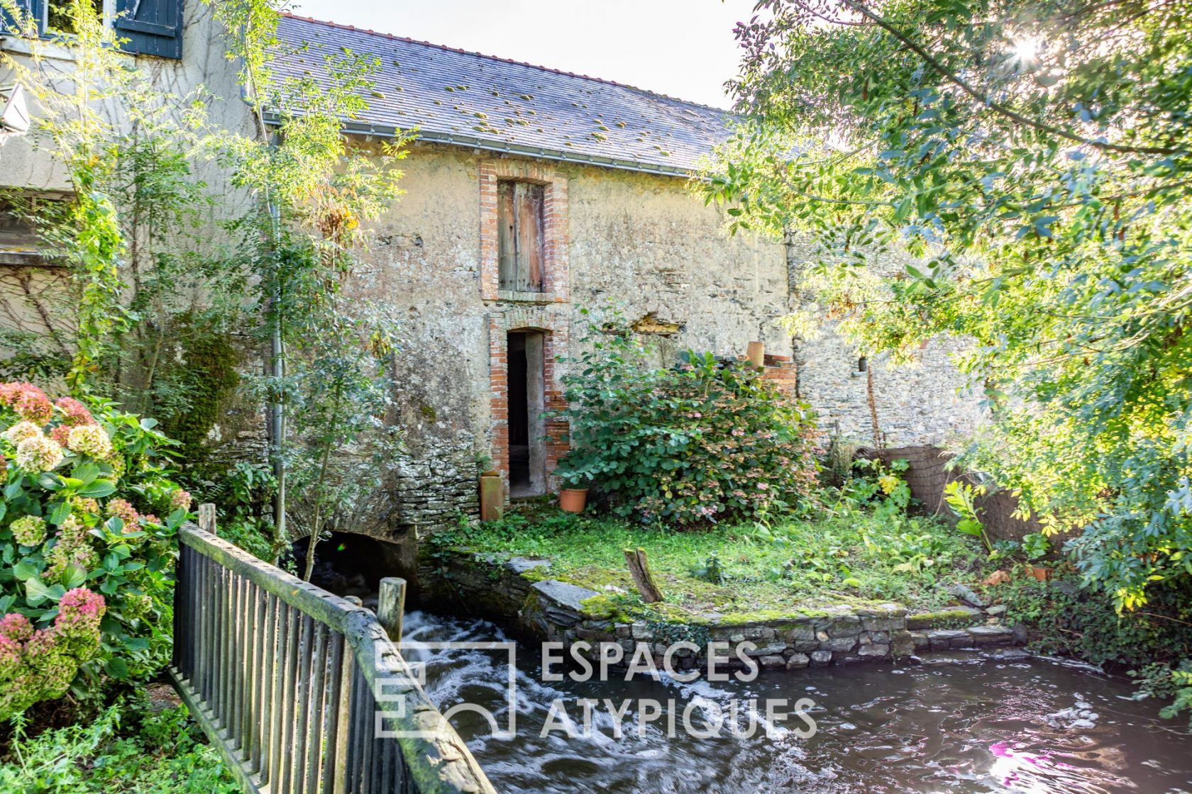 Sous-Compromis – Maison de Maitre dans parc arboré sur les bords de l’Erdre