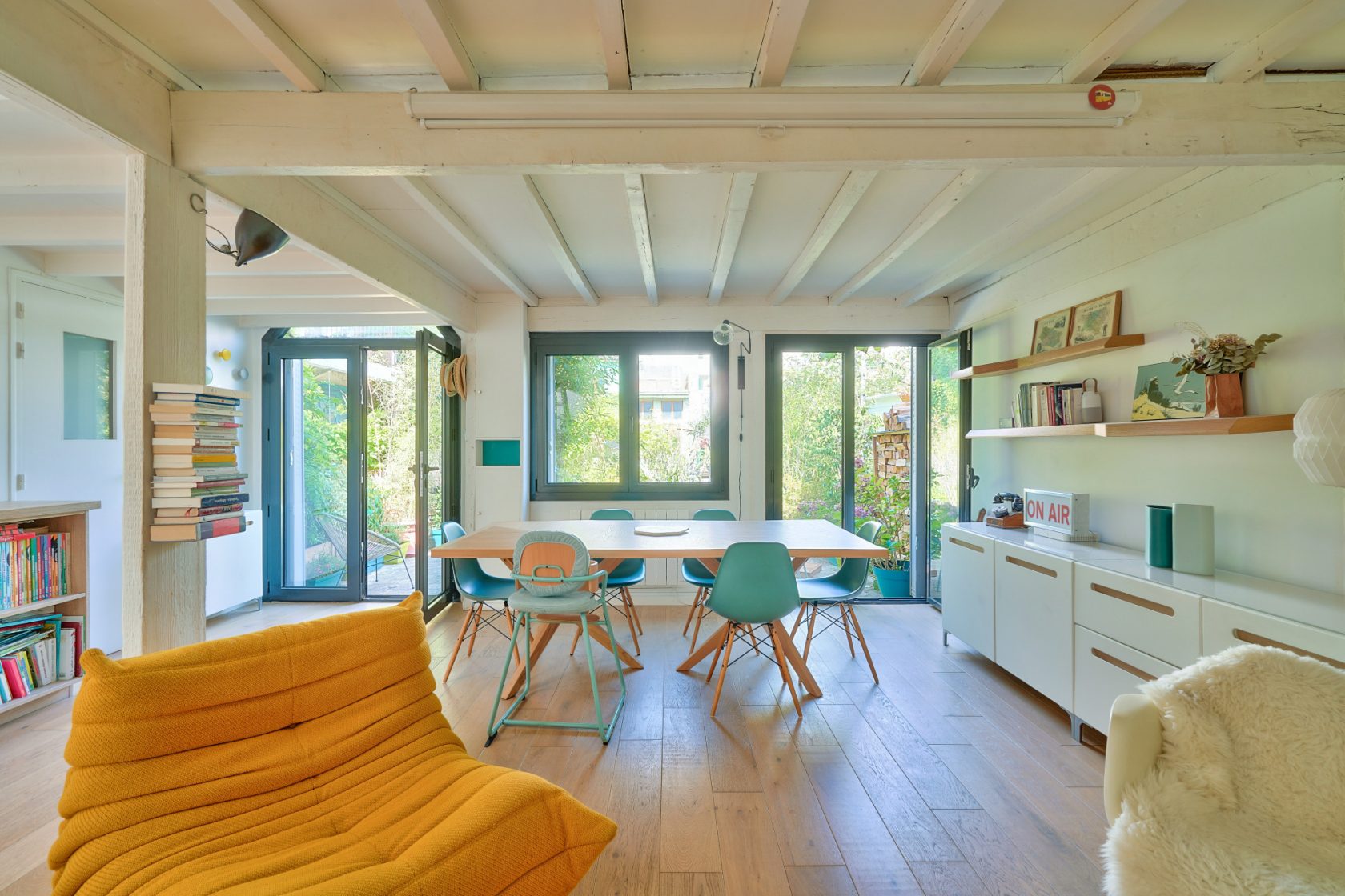 House on courtyard in a former fraying warehouse