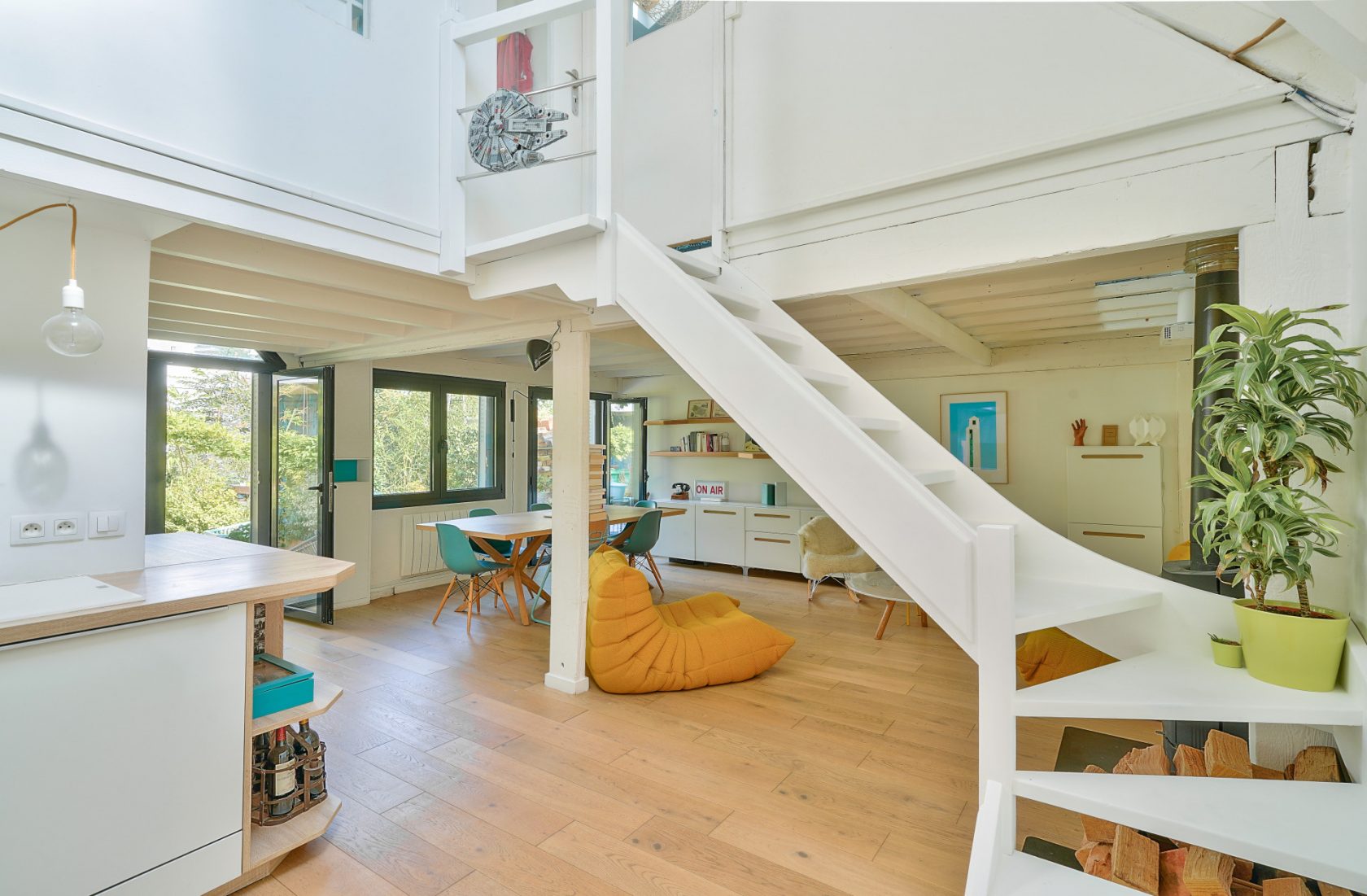 House on courtyard in a former fraying warehouse