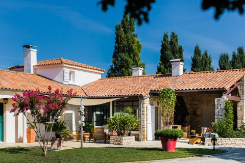 Propriété néo-provençale avec piscine