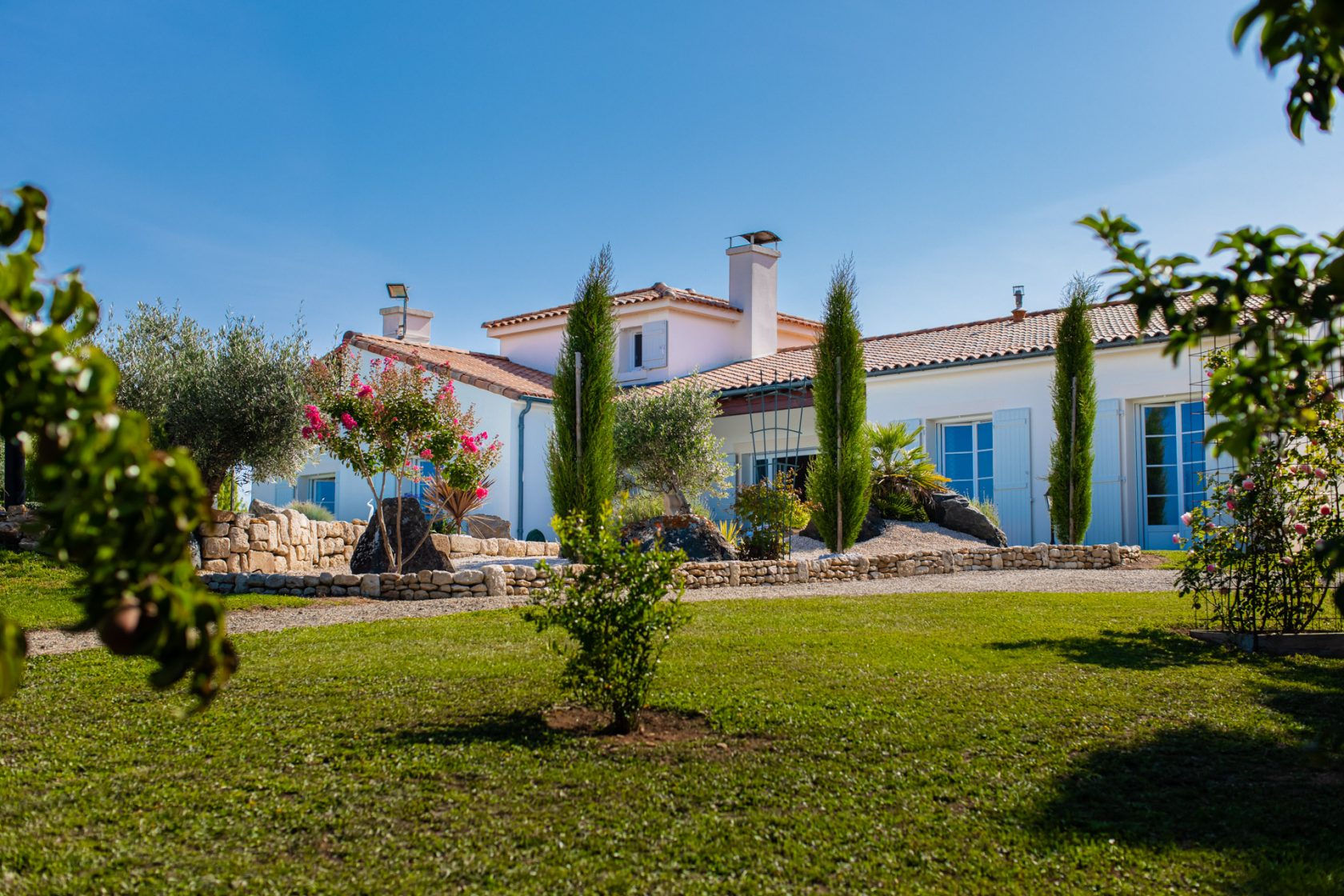 Propriété néo-provençale avec piscine