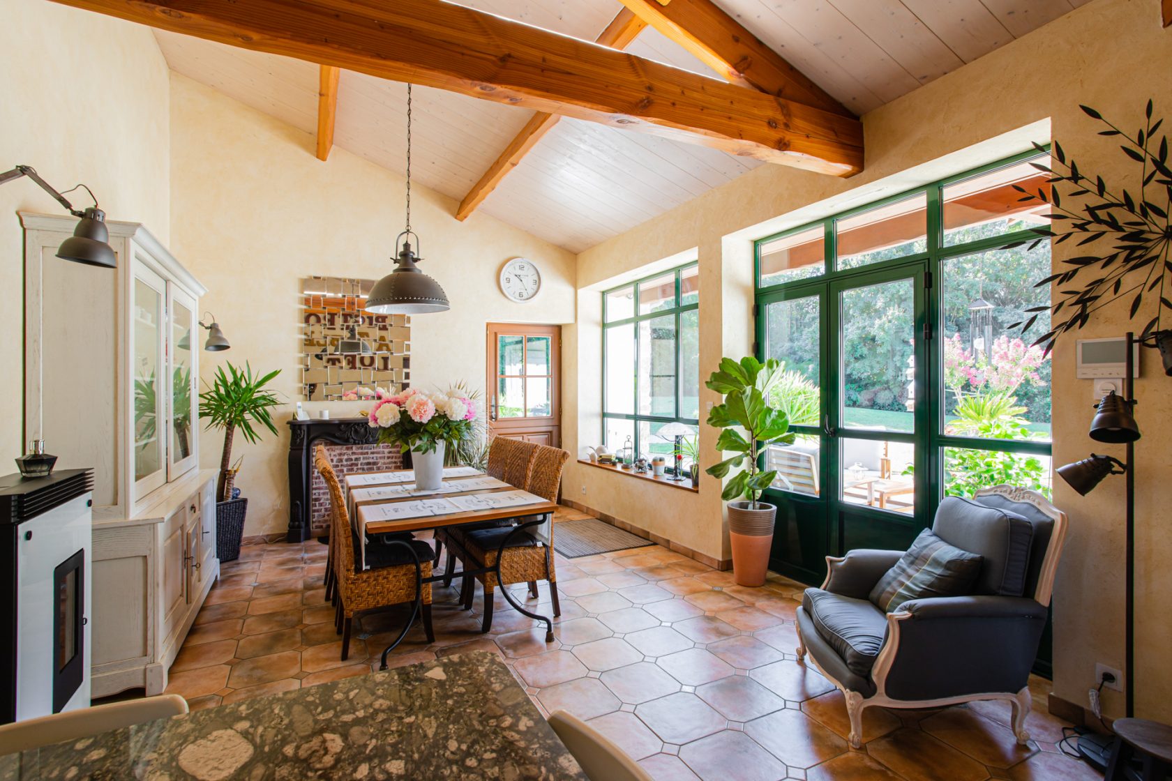 Propriété néo-provençale avec piscine