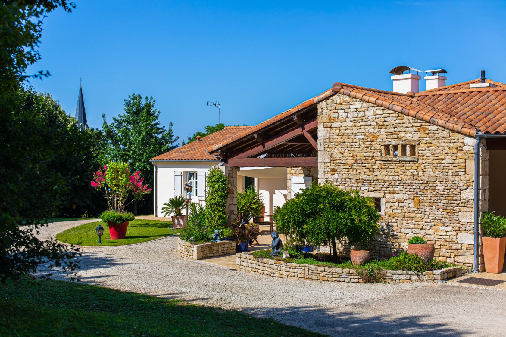 Propriété néo-provençale avec piscine