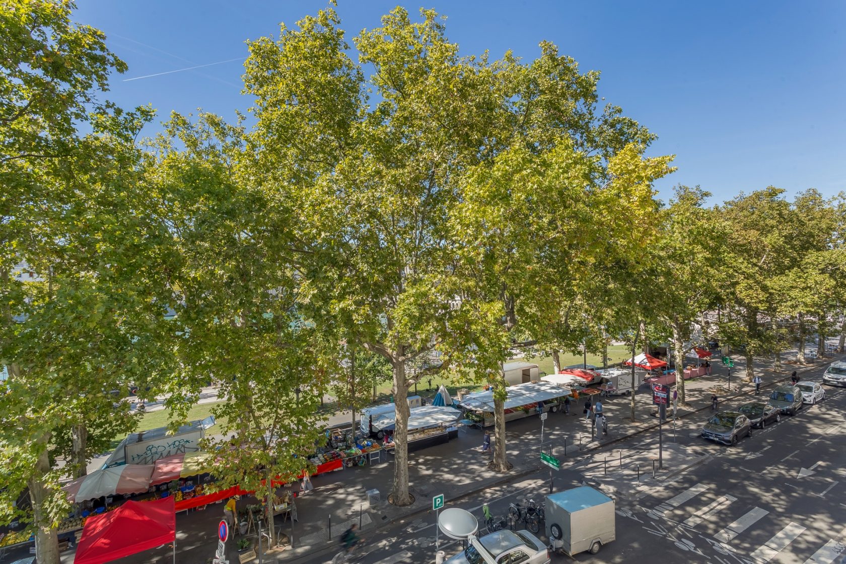 Top floor apartment in Préfecture