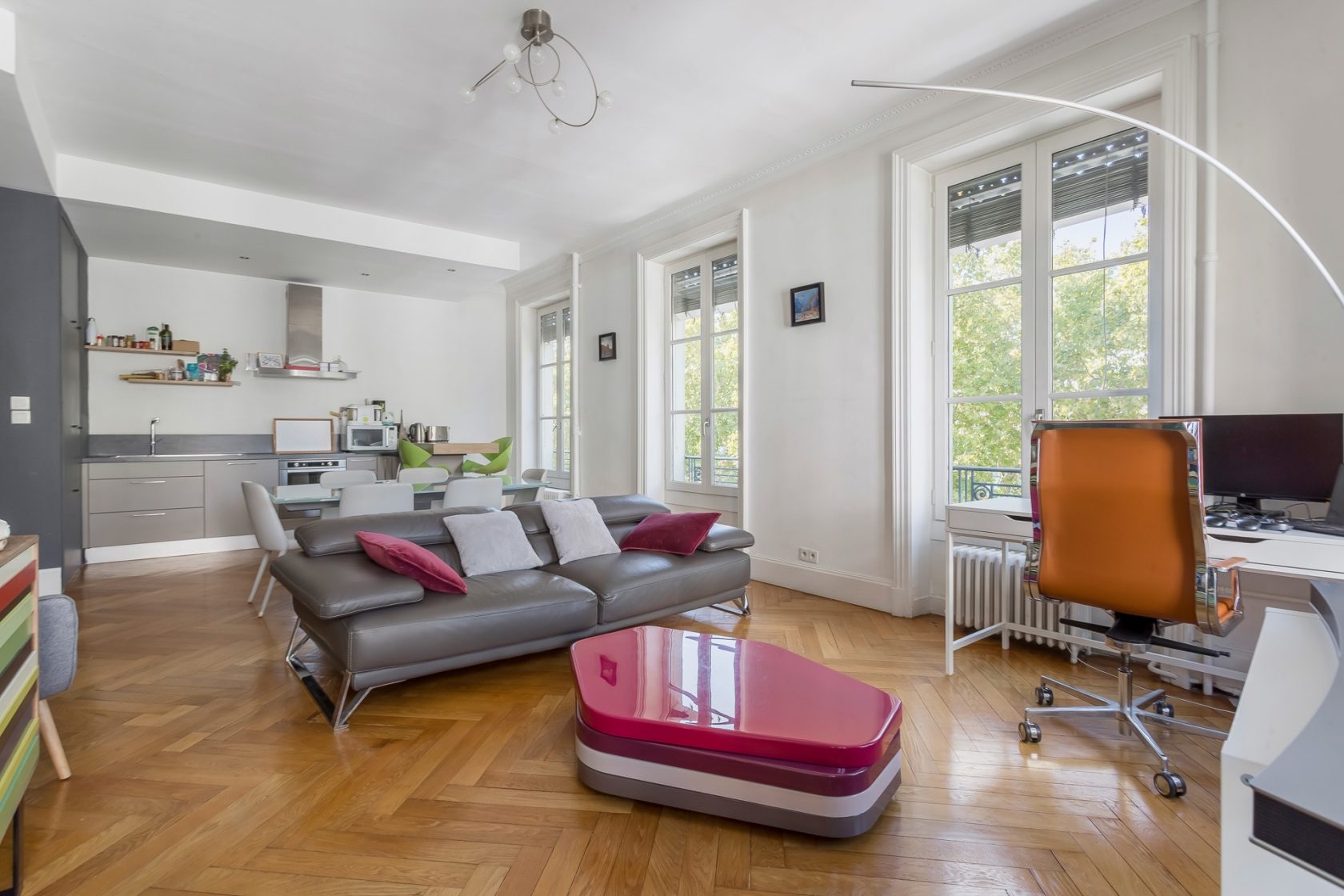 Top floor apartment in Préfecture