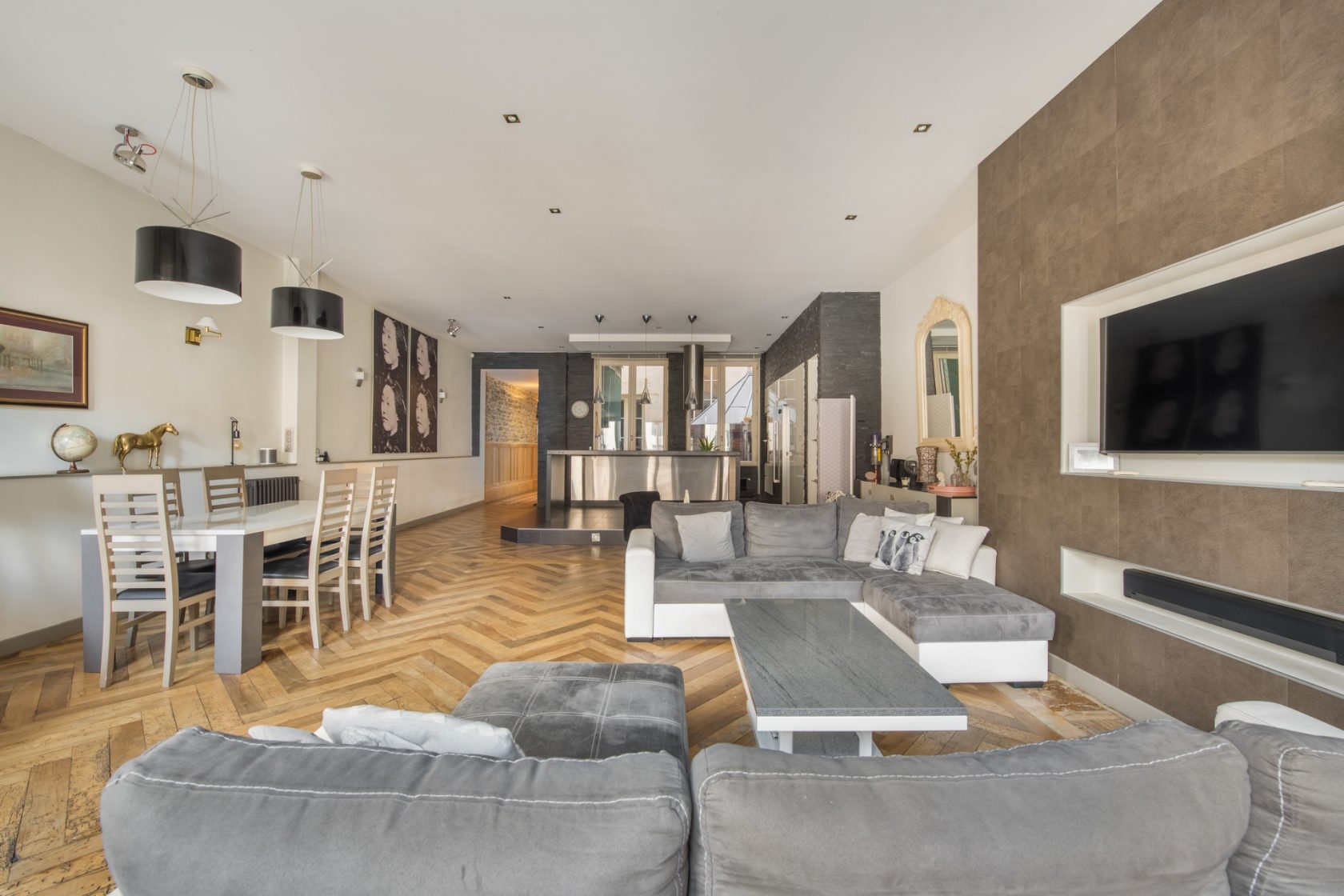 Apartment renovated by architect in Rue Nationale