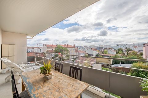 Dernier étage avec extérieur et vue dégagée